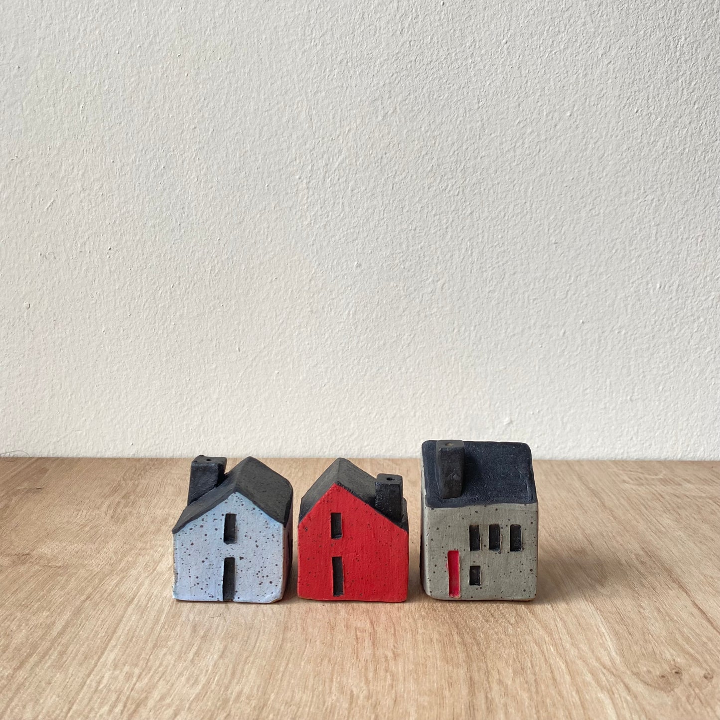 Mini Casitas (Set de 3). Celeste, Roja y Gris.