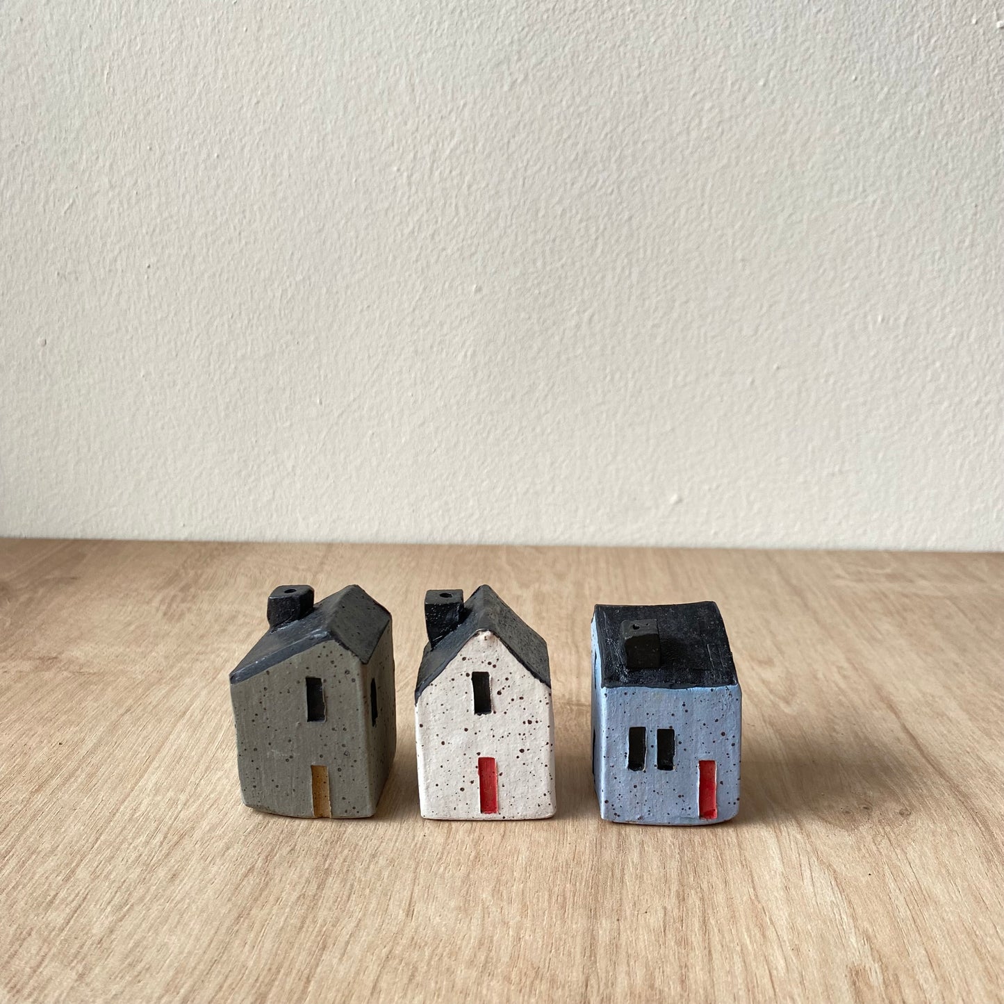 Mini Casitas (Set de 3). Celeste, Blanca y Gris.