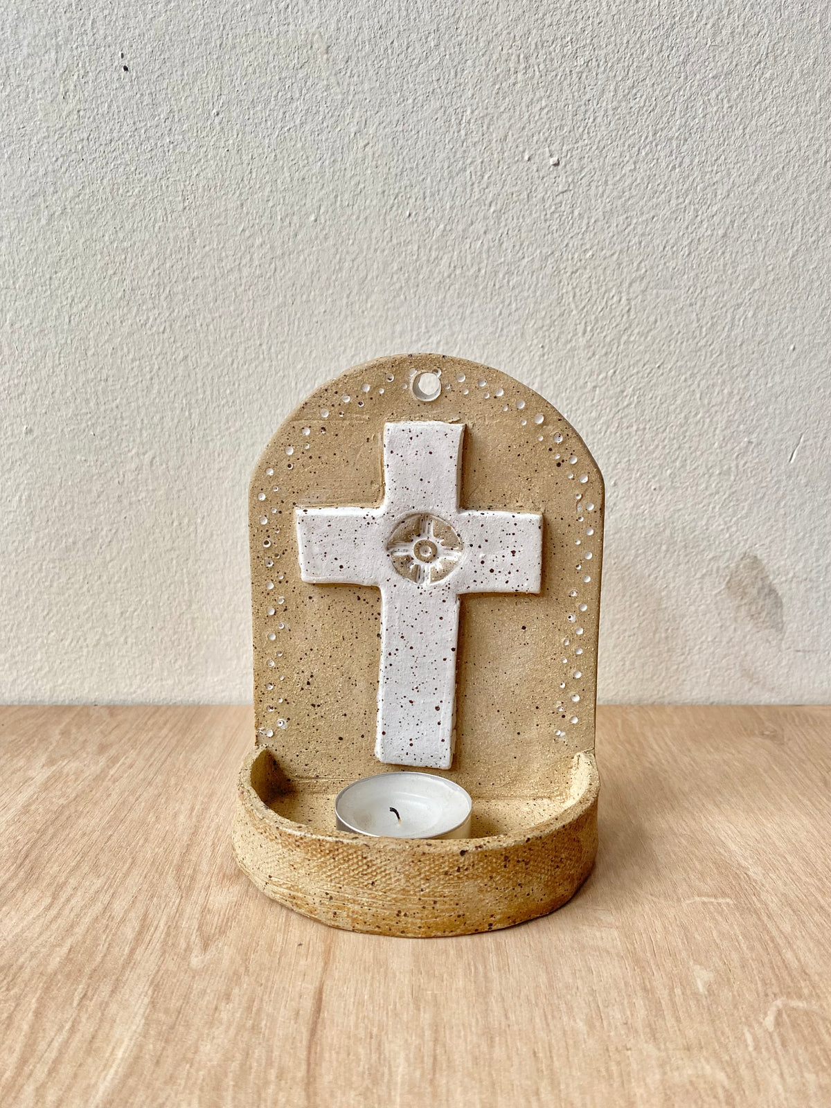 Altar Cafe y Cruz Blanca